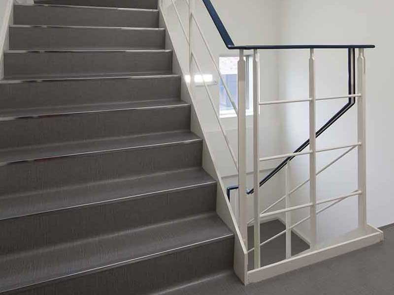 廊下・階段清掃